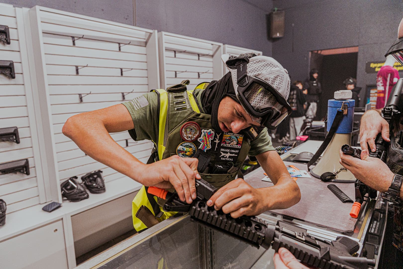 Young player preparing a replica at the counter